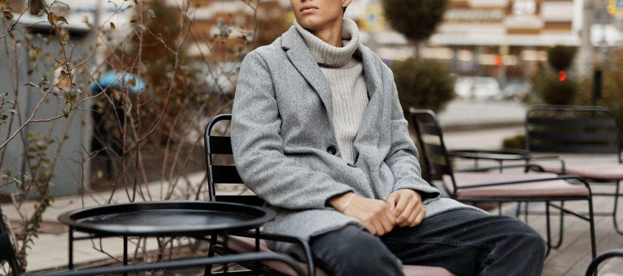 Man sitting in turtleneck sweater and jacket - summer to fall « The Sharp Gentleman