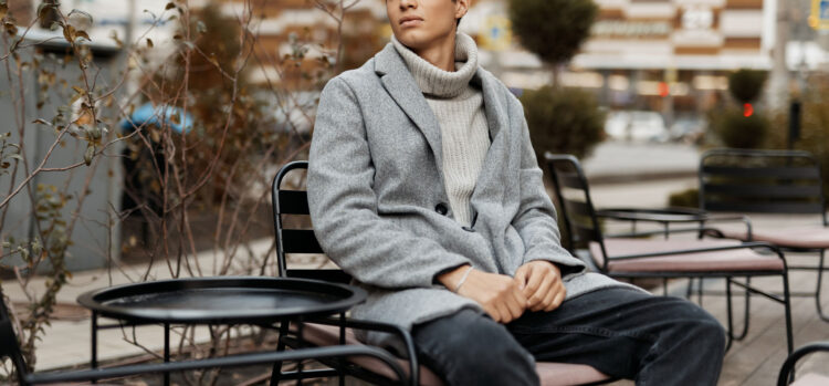 Man sitting in turtleneck sweater and jacket - summer to fall « The Sharp Gentleman