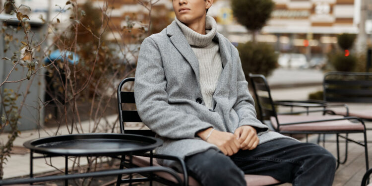 Man sitting in turtleneck sweater and jacket - summer to fall « The Sharp Gentleman